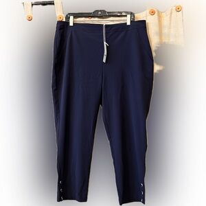 Chico’s NWT Zenergy Neema snap detail crop pants navy blue 2 /12 L 💕